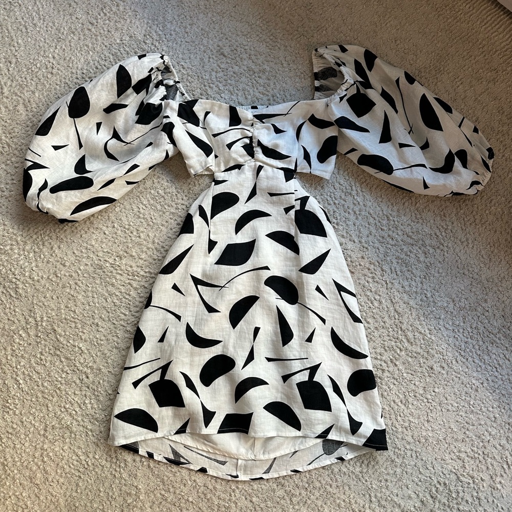 ASTR Balloon Sleeve Dress
